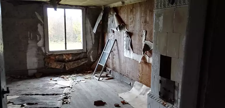 Why Selling a Distressed House Through Traditional Methods Fails in Fayetteville